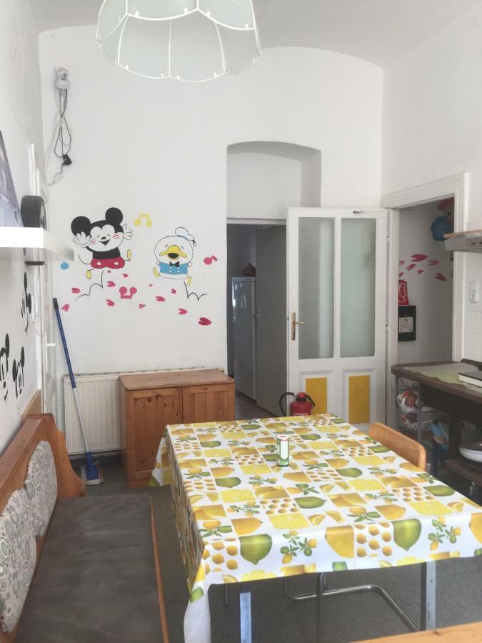 Chichilli Hostel Viena Exterior foto